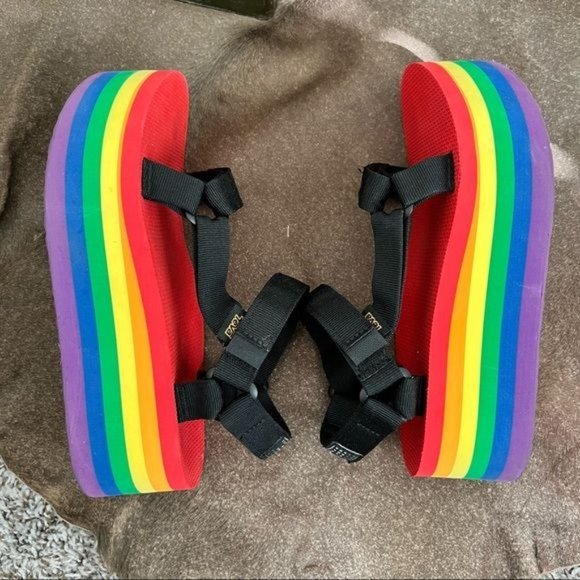TEVA Universal Pride Flatform Platform Sandal LGBTQ Tegan Sarah Foundation - Picture 2 of 10